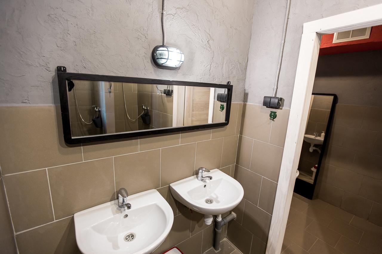 Hostel Lviv Loft Prison Exteriér fotografie